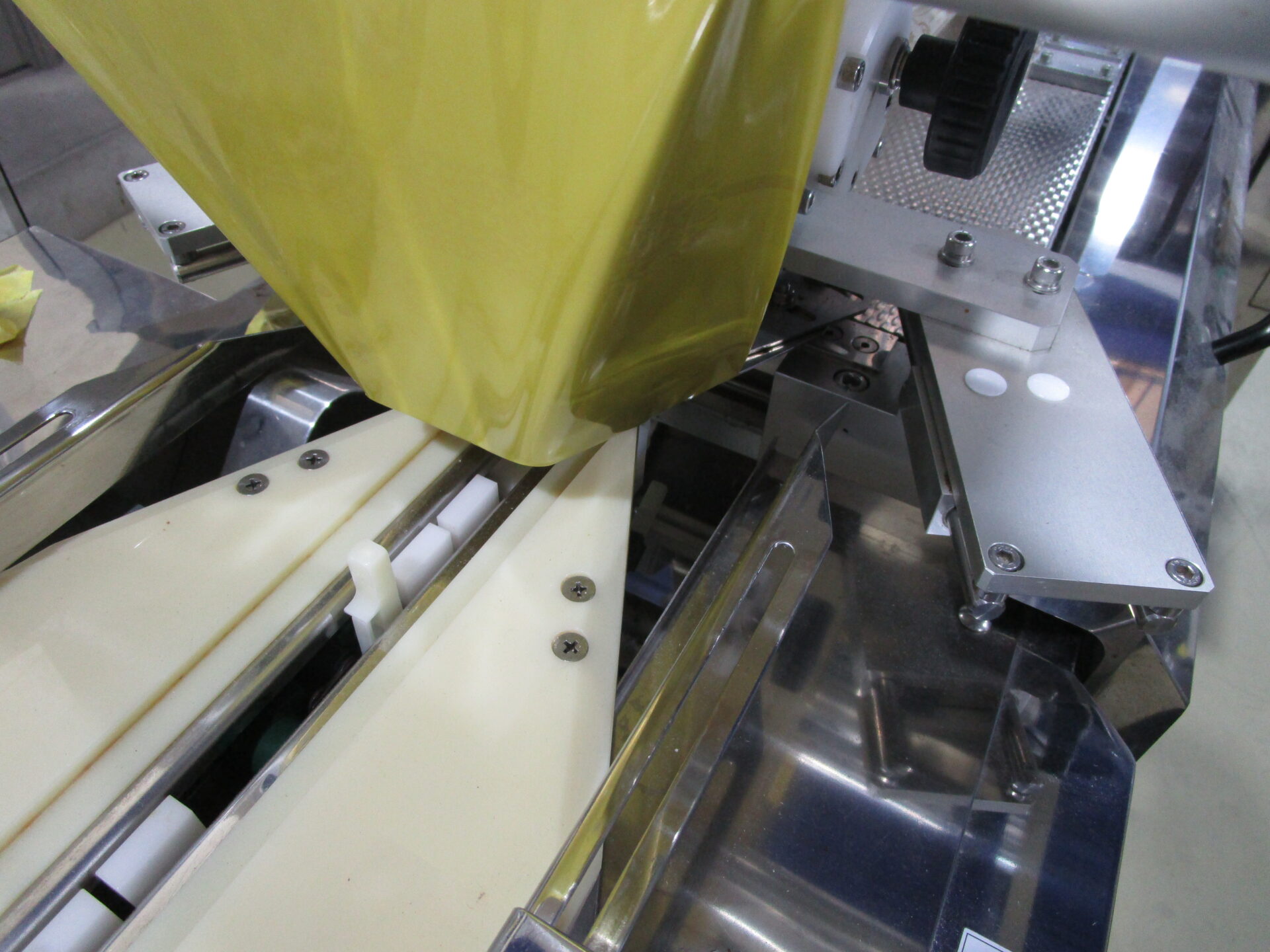 横ピロー包装機 大森機械工業 S-3000X-BX – パテックサプライ株式会社