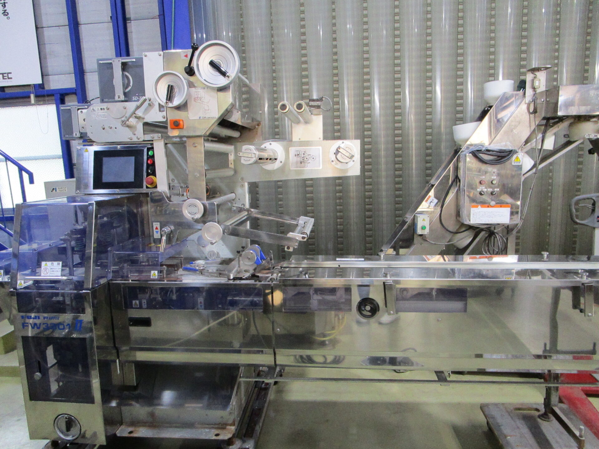 横ピロー包装機　フジキカイ　FW3301　2/B